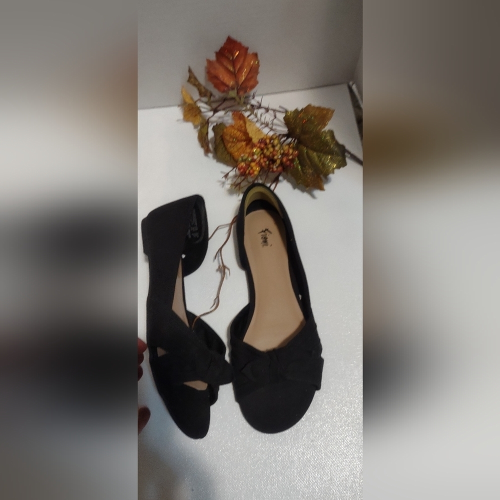 FIONI Clothing Black Open-Toe Flats - Picture 3 of 9